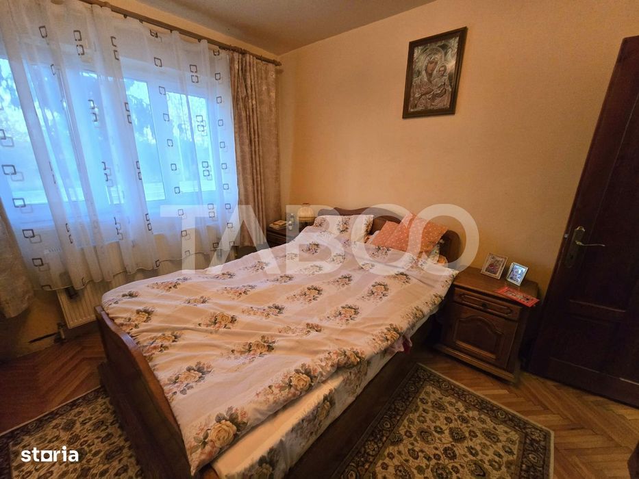 Apartament 3 camere decomandat 72 mpu 2 bai pivnita Vasile Aaron Sibiu