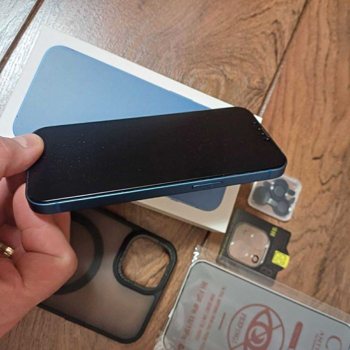 Продавам iphone 13 като нов 460лв