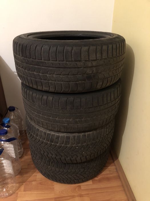 Vând cauciucuri M+S 225/50/17