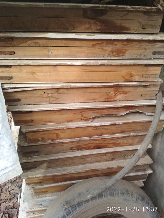 Deraza va romlar sotiladi