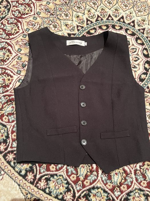 Жилет ( черная )