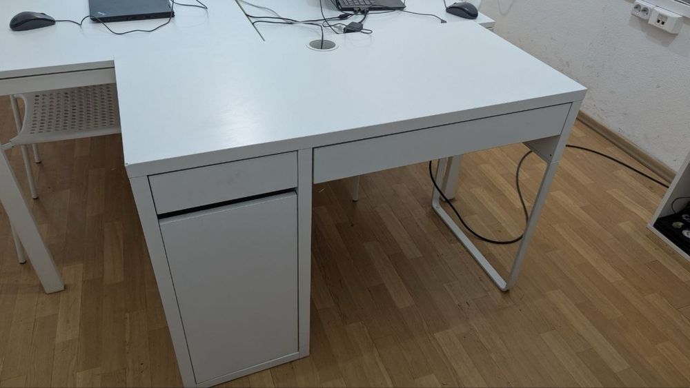 Стол парта офисные в хорошем состоянии