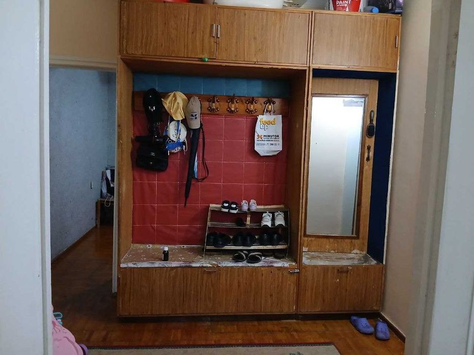 Срочно продам шкаф для прихожей