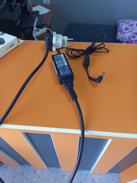 NOUTBUK yaxshi holatda