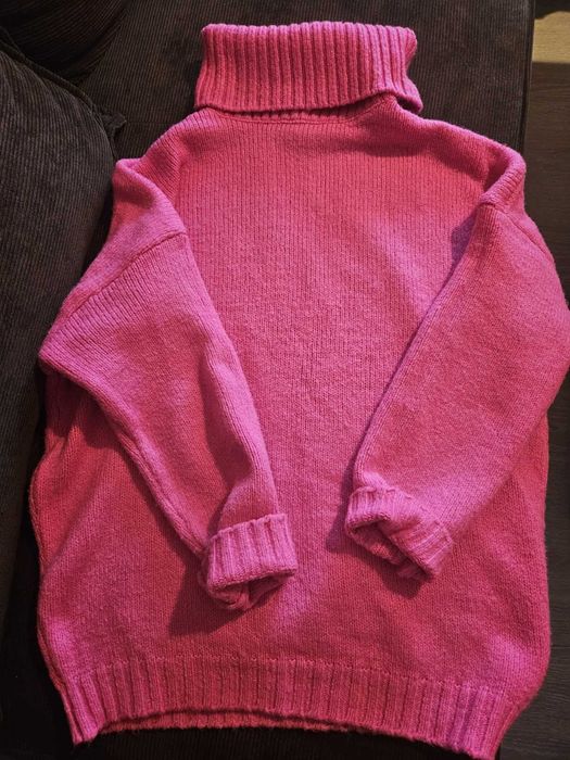 Топъл дамски  пуловер.