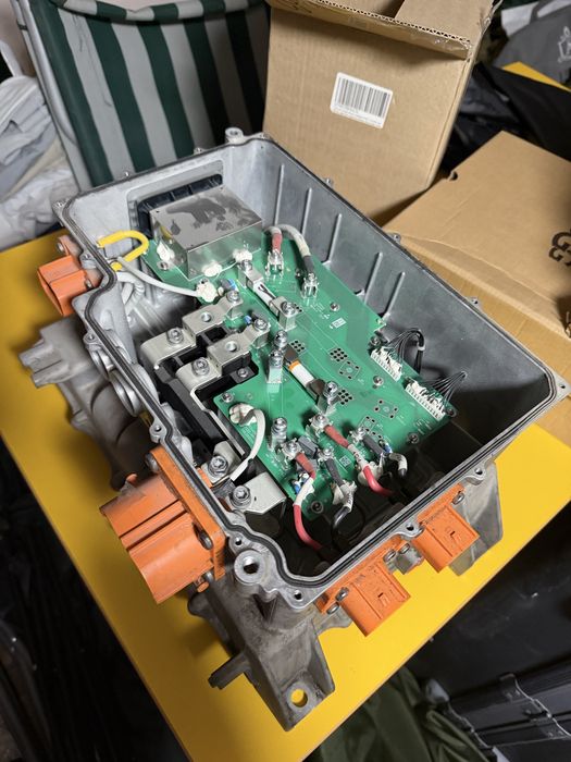 Инвертор чарджер Zeekr 001