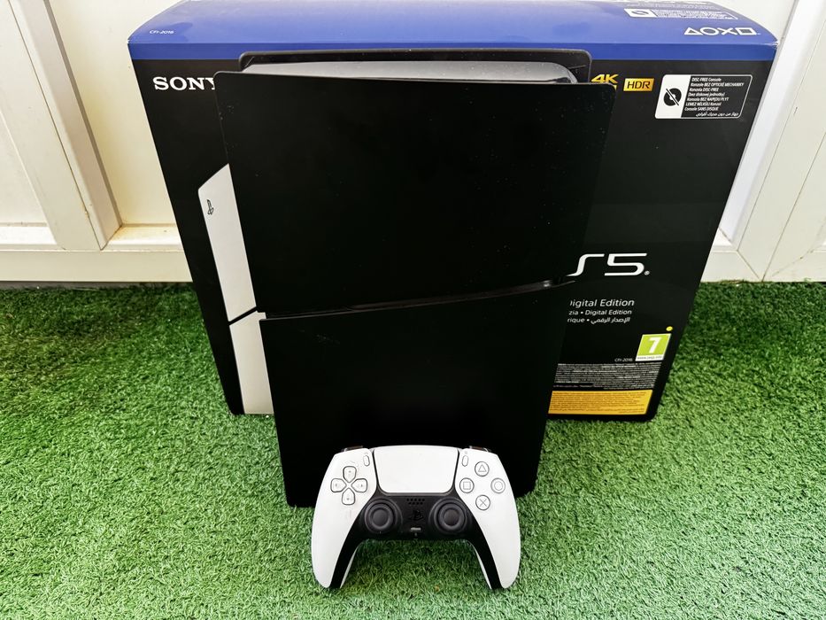 Vand Playstation 5 varianta SLIM DIGITAL EDITION 1TB