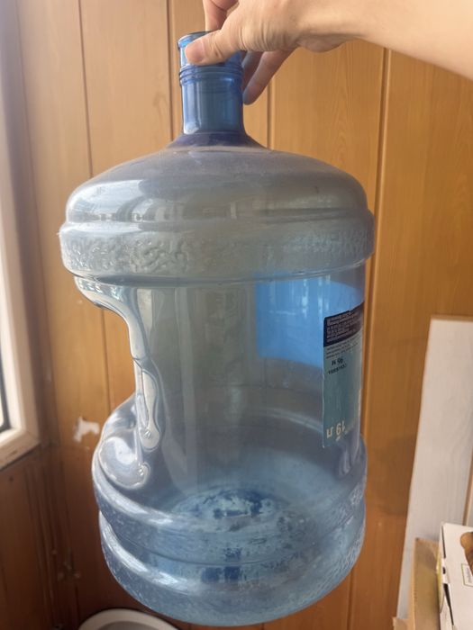 Продам бутыль 19 л