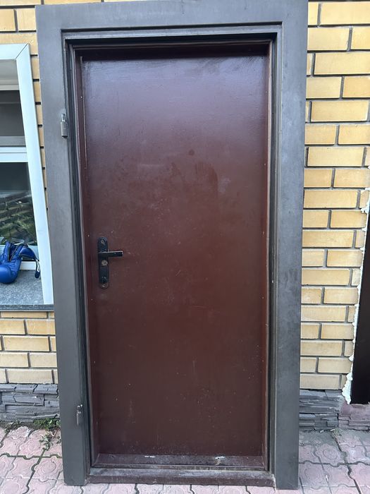Дверь железная в отличном состоянии