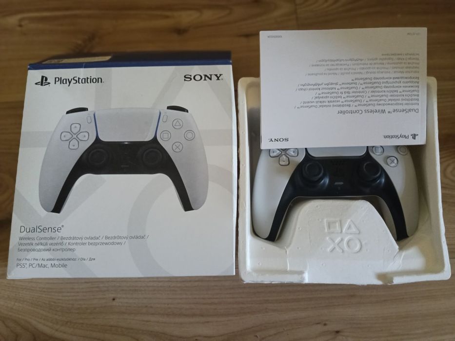 Vând maneta PlayStation 5 Dualsense