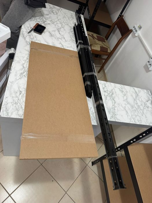 Vând 7 rafturi de depozitare  preț 100  per bucată