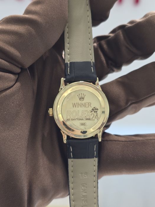 Продам женские золотые часы