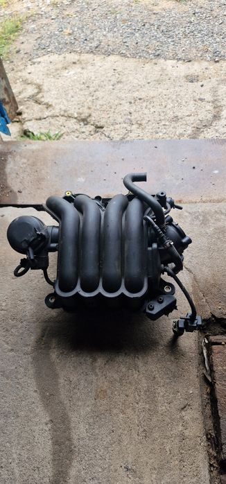 Впускной коллектор Фольцваген Пассат В5 V-1.6