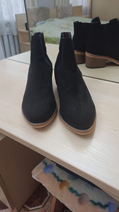 Продам ботинки замш