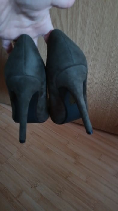 Pantofi stiletto