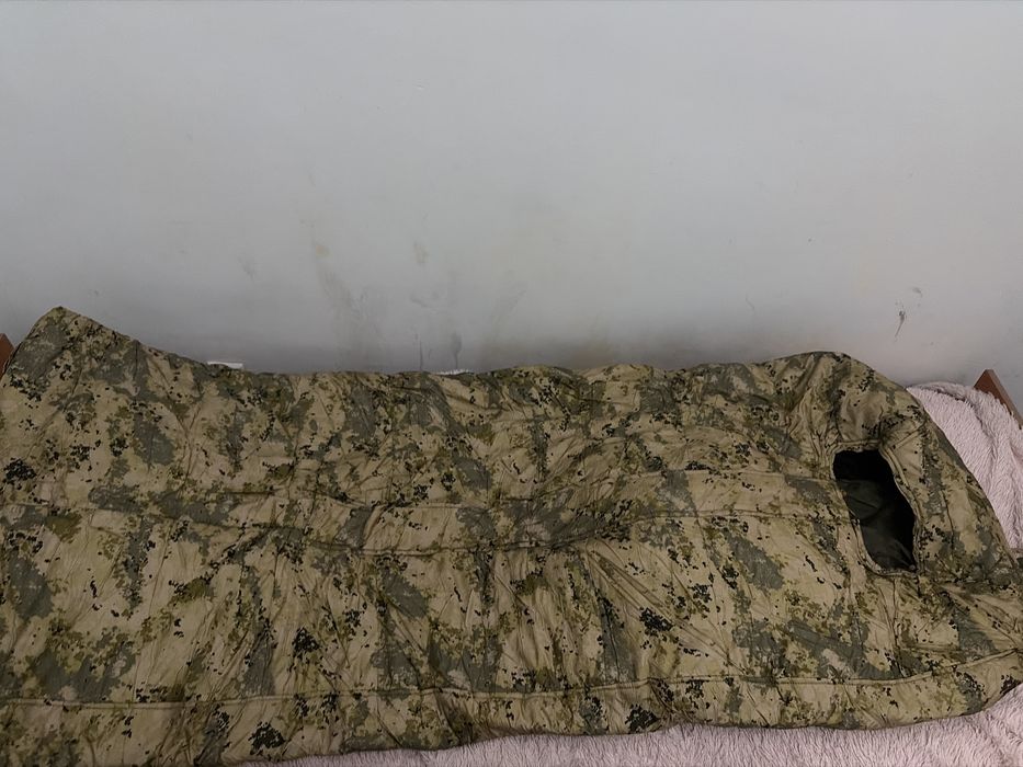 Военный спальный мешок в хорошом состояний.
