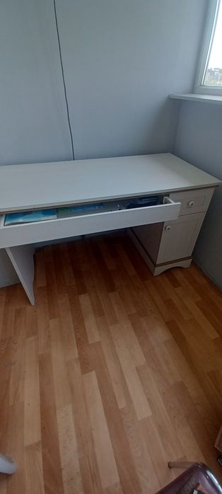 Письменный стол с полкой