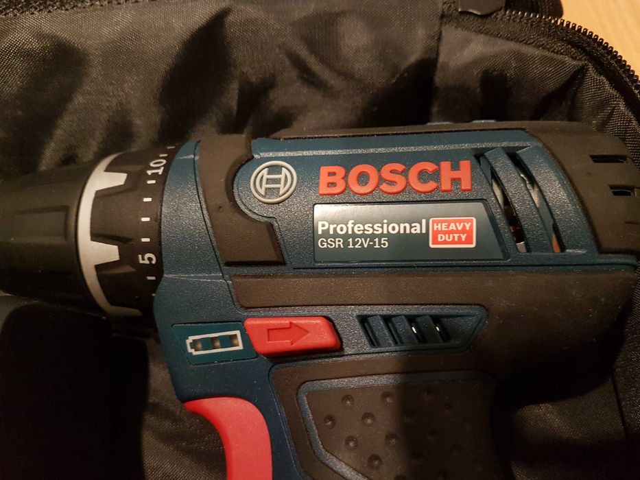BOSCH Professional GSR 12V-15 Masina de gaurit si insurubat, 2 baterii Li-Ion + 3 seturi accesorii profesionale + geanta, NOUA, in ambalajul original