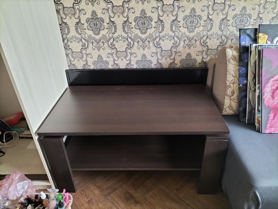 Продам столик в хорошем состоянии