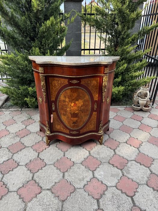 Comoda din lemn masiv cu intarsii, elemente bronz si blat marmura