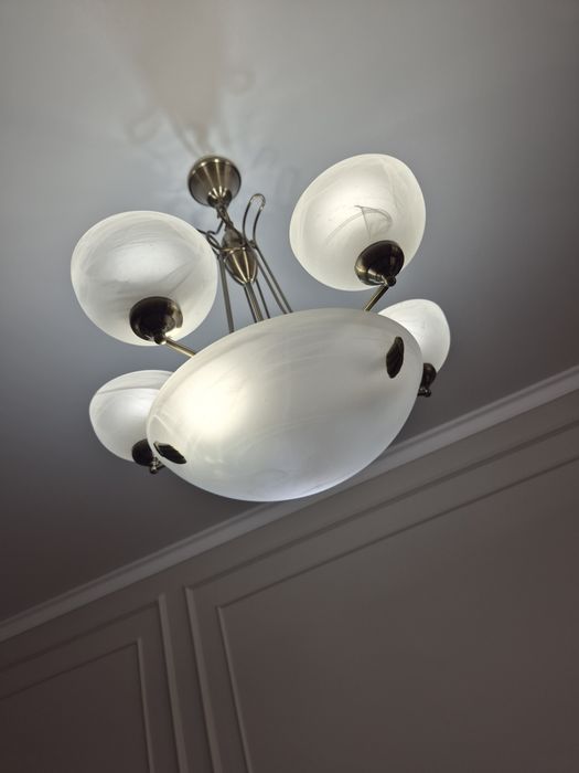 Люстра красивая  для зала