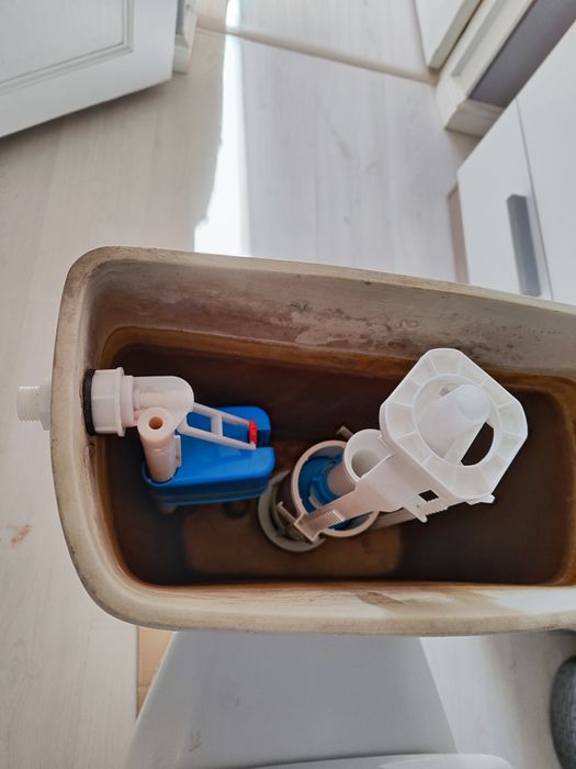 Продам унитаз с бочком