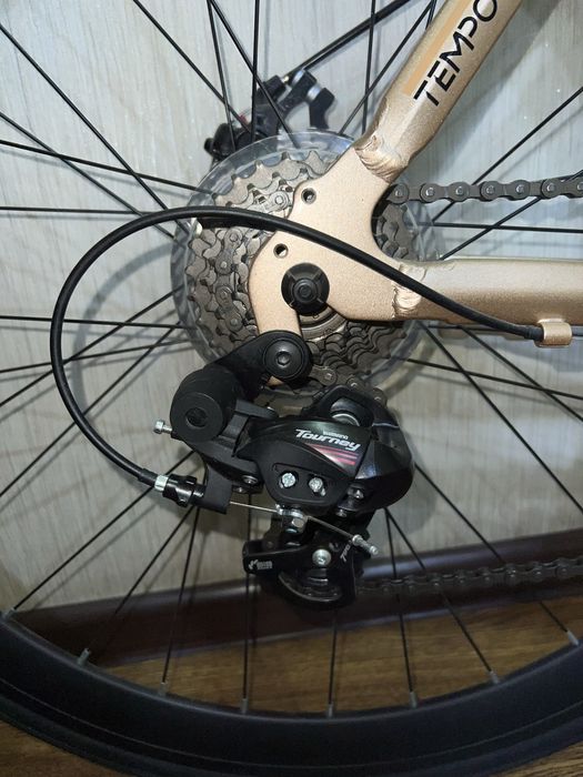 Шоссейный велосипед Trinx 2.1 + шлем