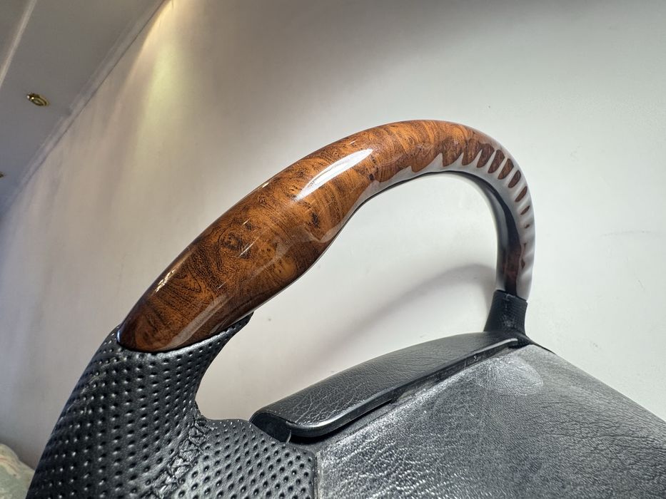 Руль анатомический AMG орех