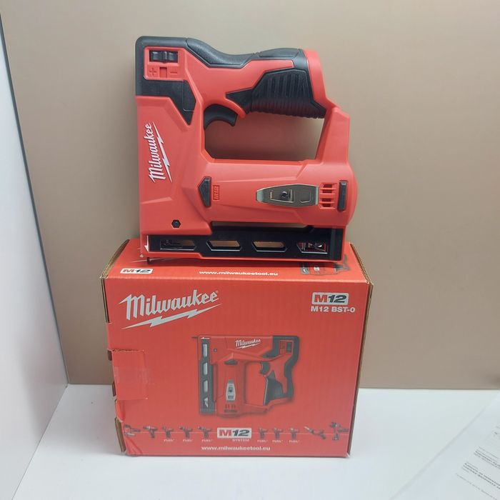 Нов акумулаторен такер Milwaukee M12 BST-0