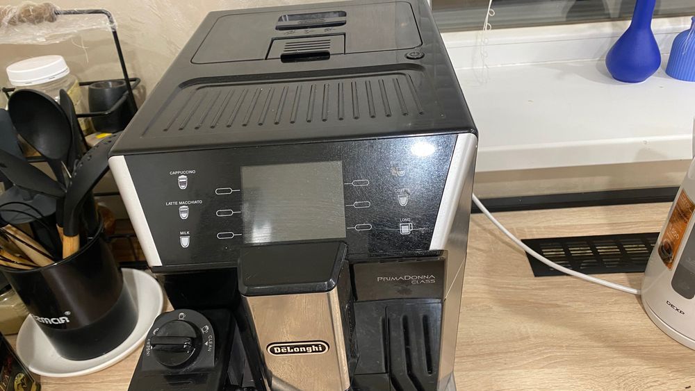 Кофе машинка Delonghi