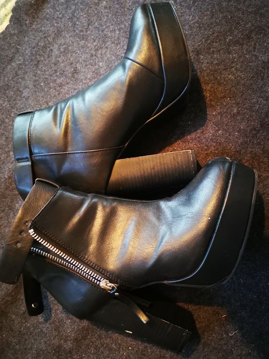 Botine din piele