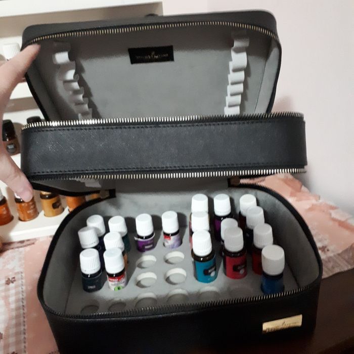 Geanta depozitare uleiuri esentiale young living si suport uleiuri
