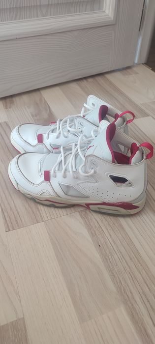 Vând adidași Jordan