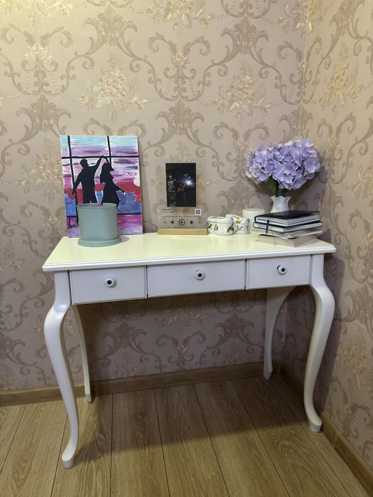 Туалетный столик/консоль