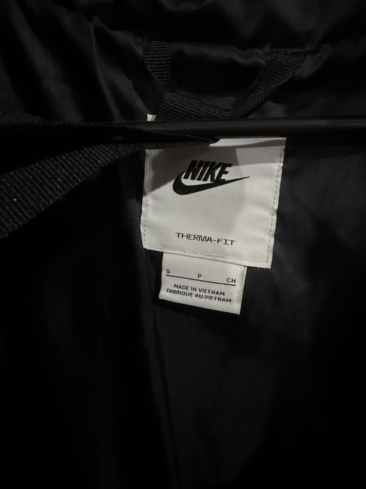 Дамско оригинално яке на NIKE
