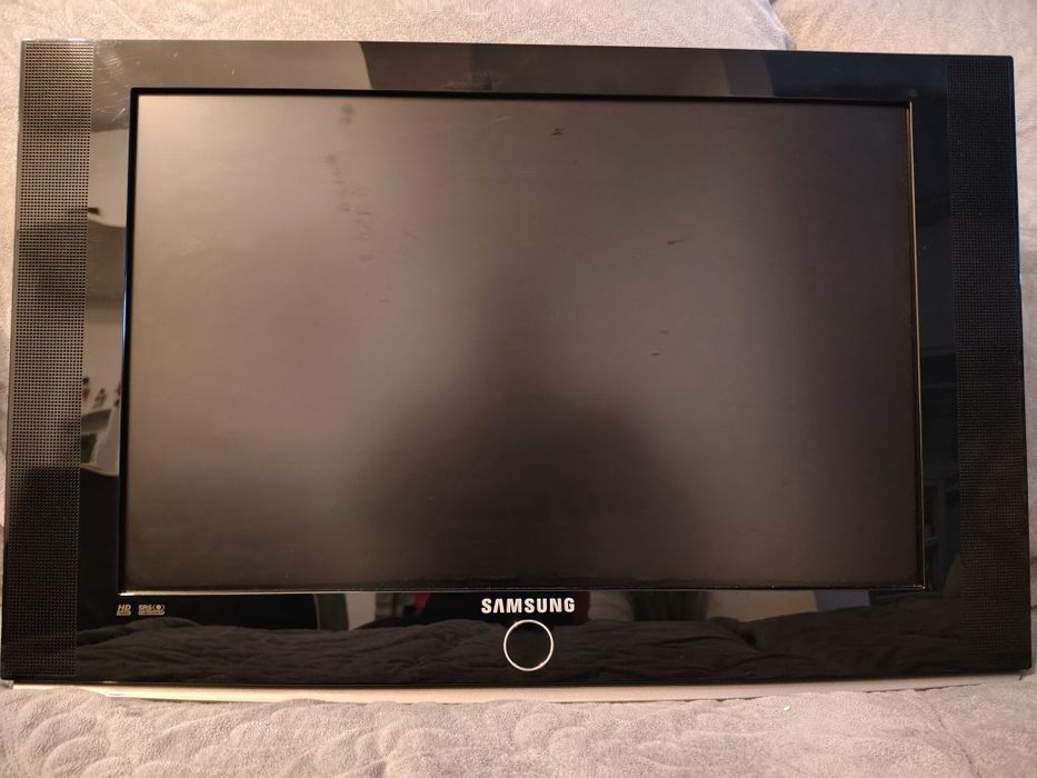 TV  SAMSUNG cu suport perete