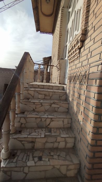 Ховли сотилади 2 этажли