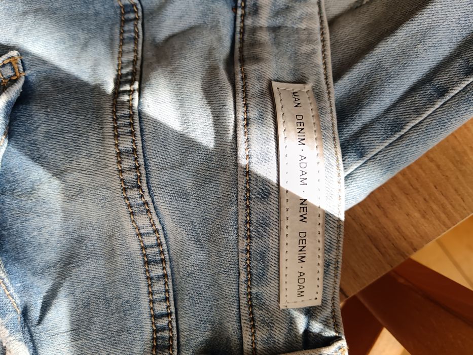 Продавам 2 чифта Дънки.