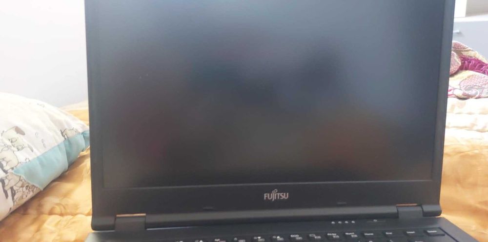 Fujitsu laptop чисто нов