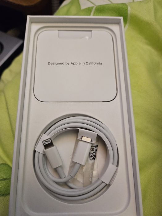 Vind iphone 12  culoare neagra.