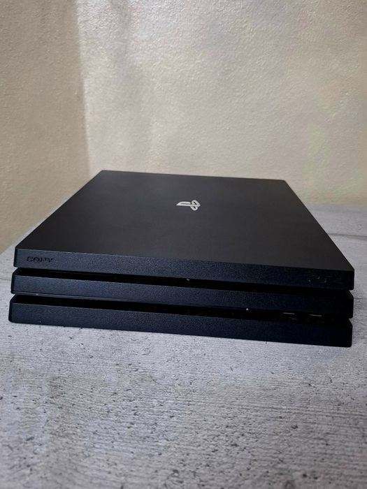 PlayStation 4 Pro 1TB cu 2 Controllers + 10 Jocuri