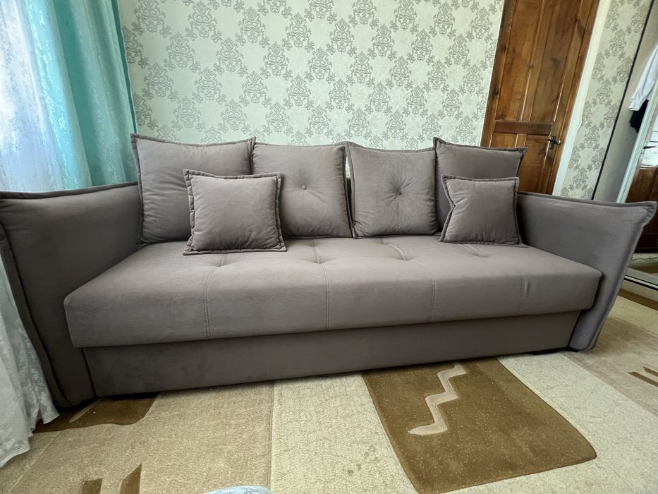 Продам диван почти  новая