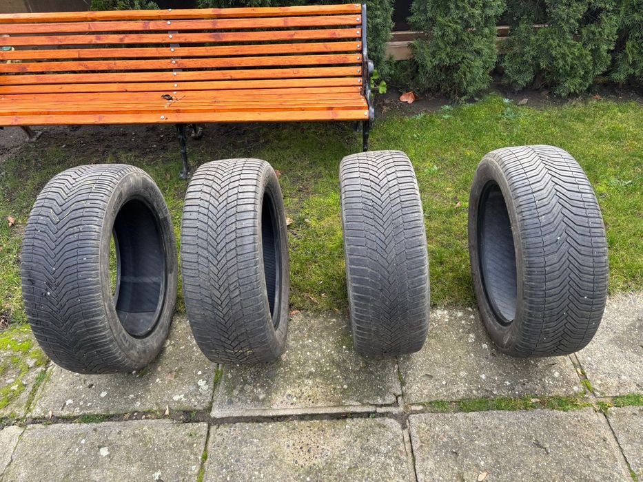 Vând set de 4 anvelope ALL SEASON 225/55 R18, stare bună