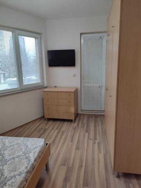 Дава се под наем Двустаен апартамент в Бургас, Лазур - 60 кв.м за 357 € - Снимка #4