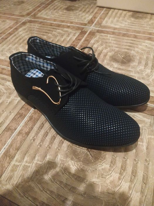 Продам новые мужские ботинки