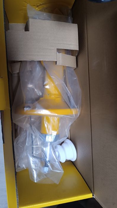 Стойка амортизационная перед право на мазду