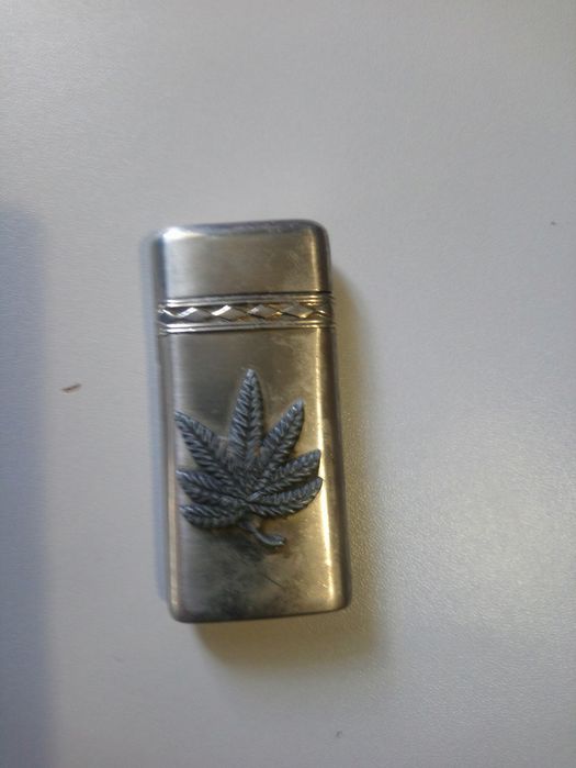 Запалки газови шест броя.