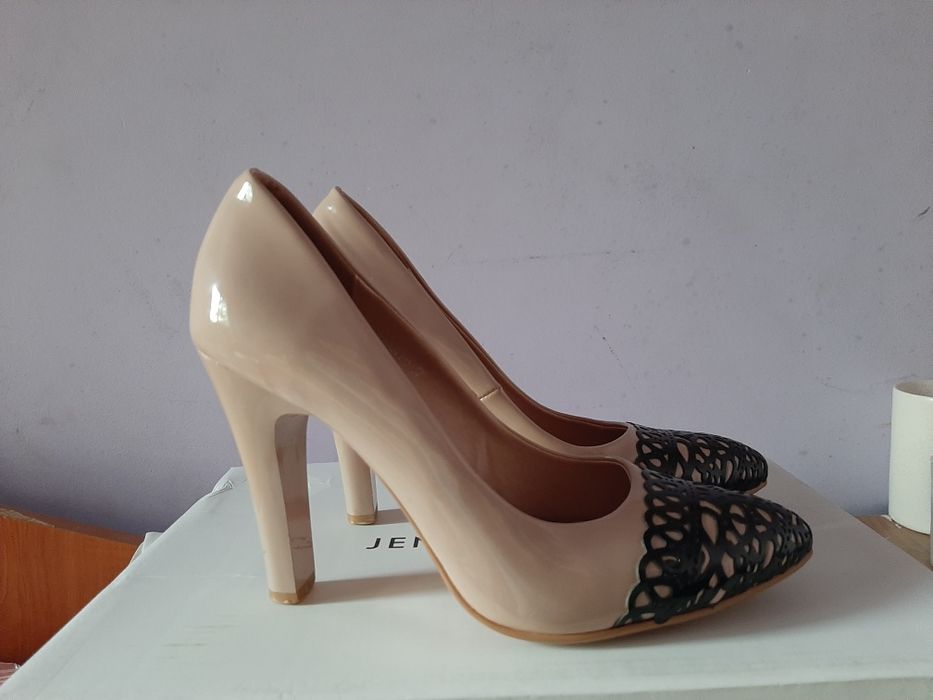 Pantofi dama eleganti cu toc bej