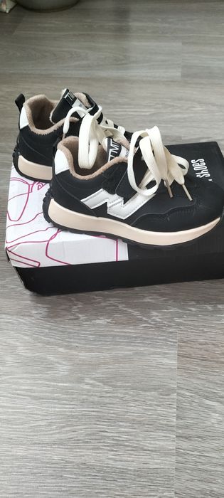 Кроссовки детские новые