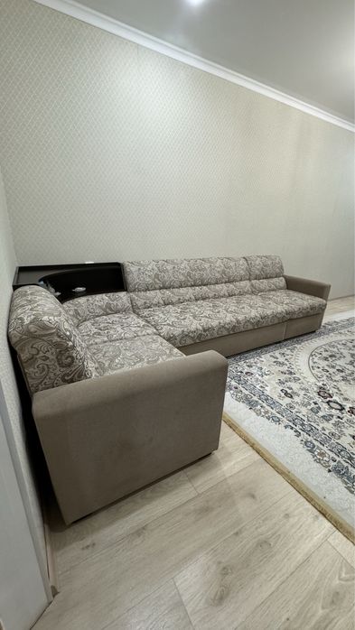 Диван , угловой . Для гостинной